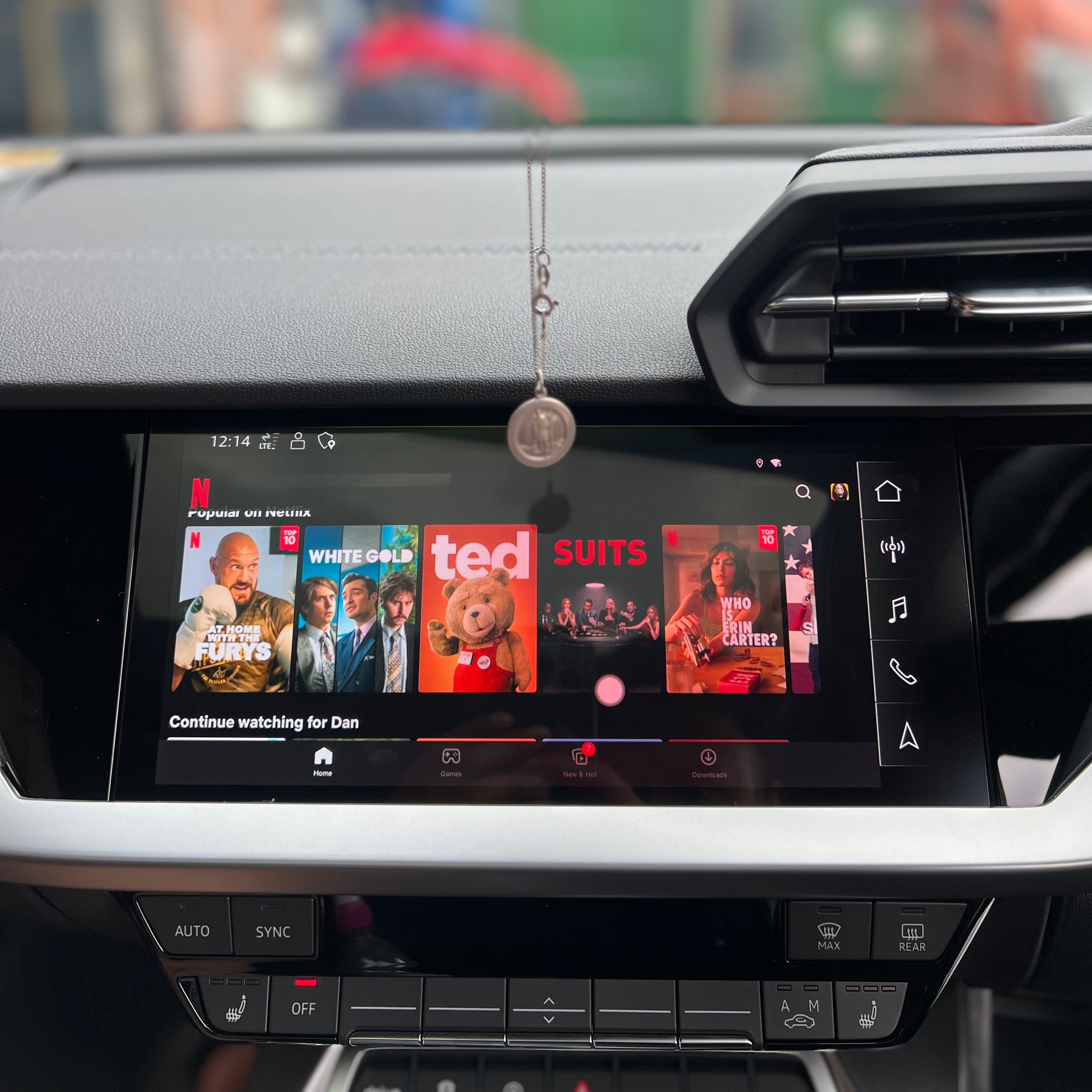 VMC Multimedia Box – Watch YouTube & Netflix In-Car (iPhone & Android Compatible)